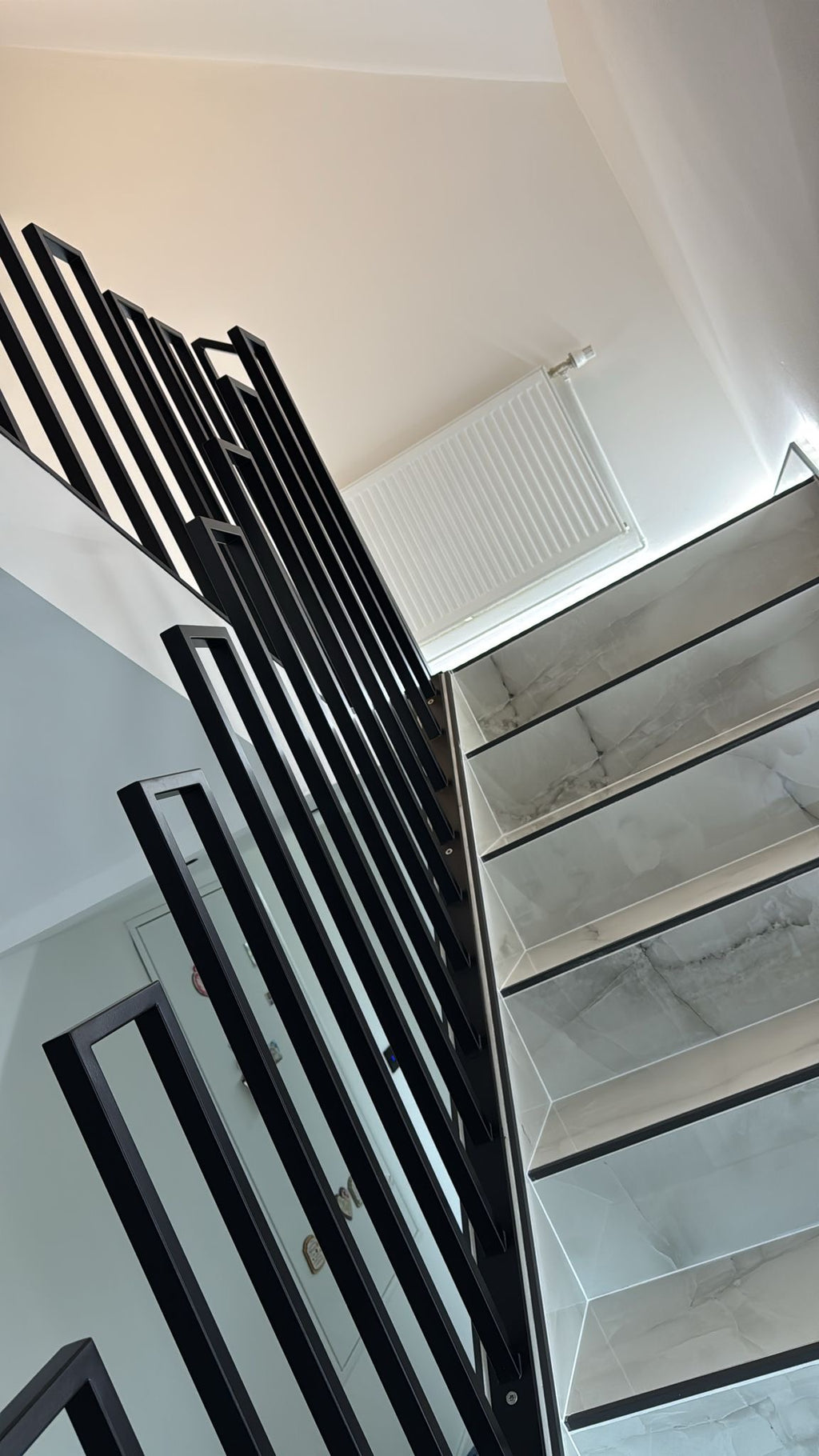 Schwarzes Edelstahl-Geländer - Modernes Design & Hohe Stabilität