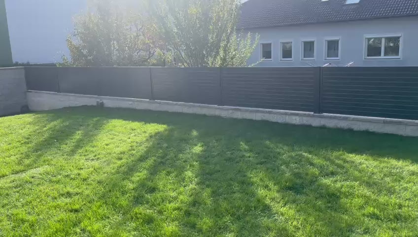 Sandwichpaneel-Zaun mit Alu-Pfosten -- Moderne Optik & Hohe Stabilität